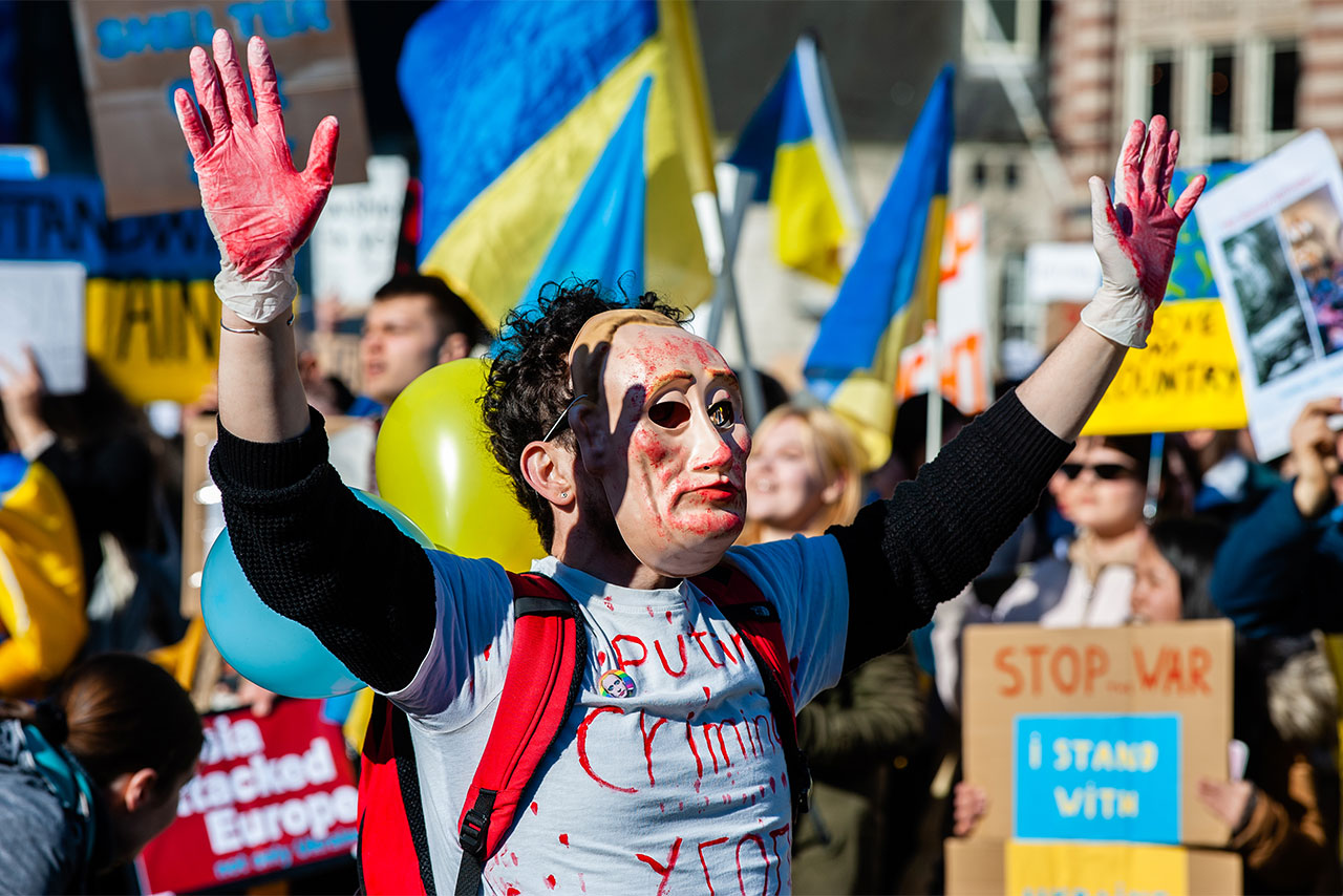 Protesta contra la invasión rusa de Ucrania en Amsterdam