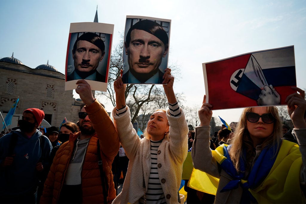 Protesta contra la invasión rusa de Ucrania en Turquía
