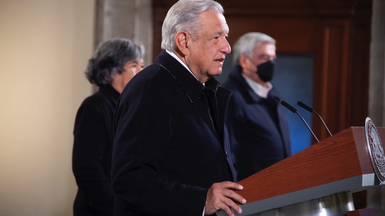 Estamos a favor de la energía limpia pero en contra de negocios sucios: AMLO a Kerry