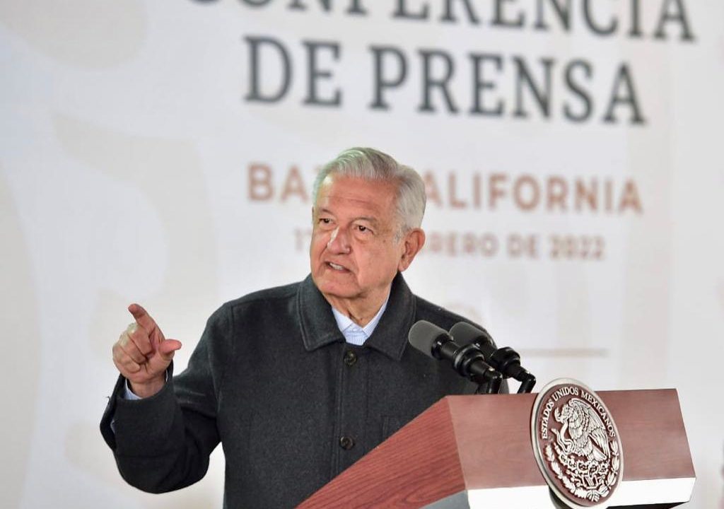 AMLO acusa difamación en tema de ampliación de concesiones de playas a Grupo Vidanta