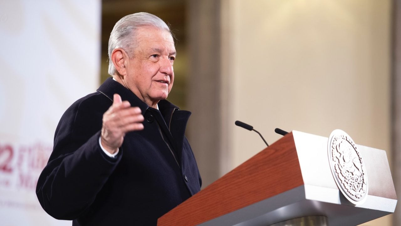 A 2 años de la pandemia, aprobación de AMLO baja 13 puntos: Enkoll