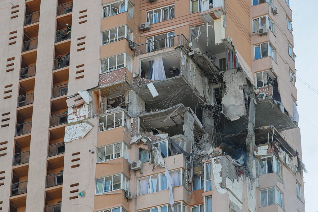 Ucrania Rusia A building damaged by shelling in Kiev
