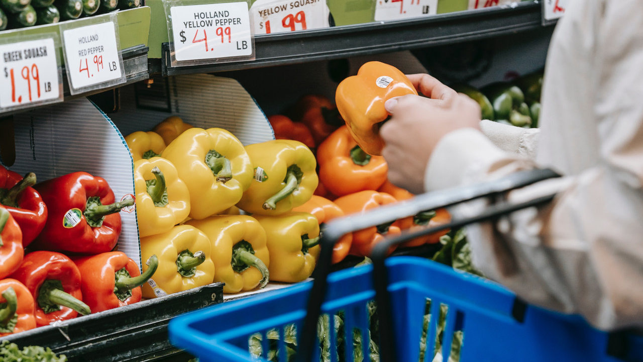 Consumidores estadounidenses pagarán más por los alimentos por los aranceles de Trump: CNA