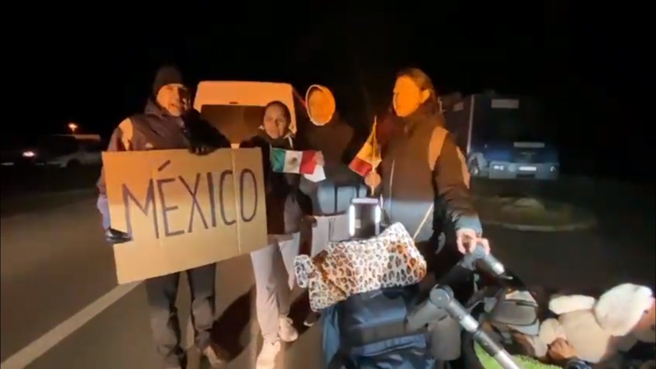 Llegan a Rumanía primeros mexicanos que salieron de Ucrania