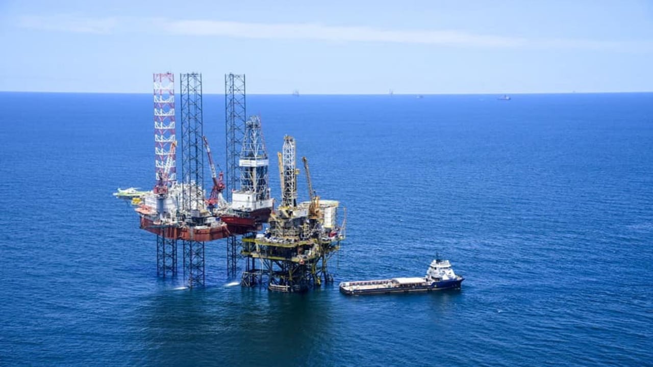 Empresas advierten caída de producción de hidrocarburos por impagos de Pemex
