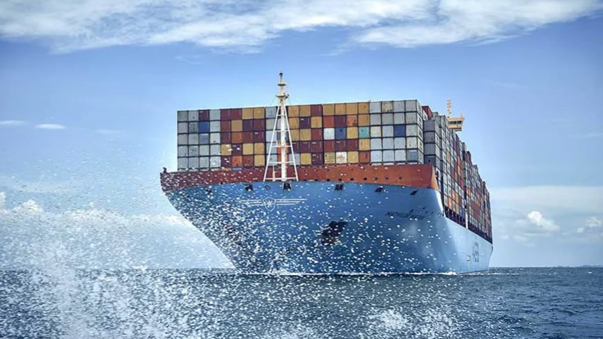 Gigantesco portacontenedores de Maersk encalla frente a una isla alemana