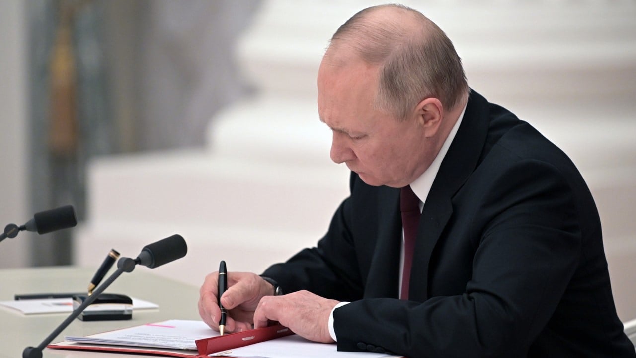 Putin firma un decreto que permite intercambio de activos rusos y extranjeros congelados