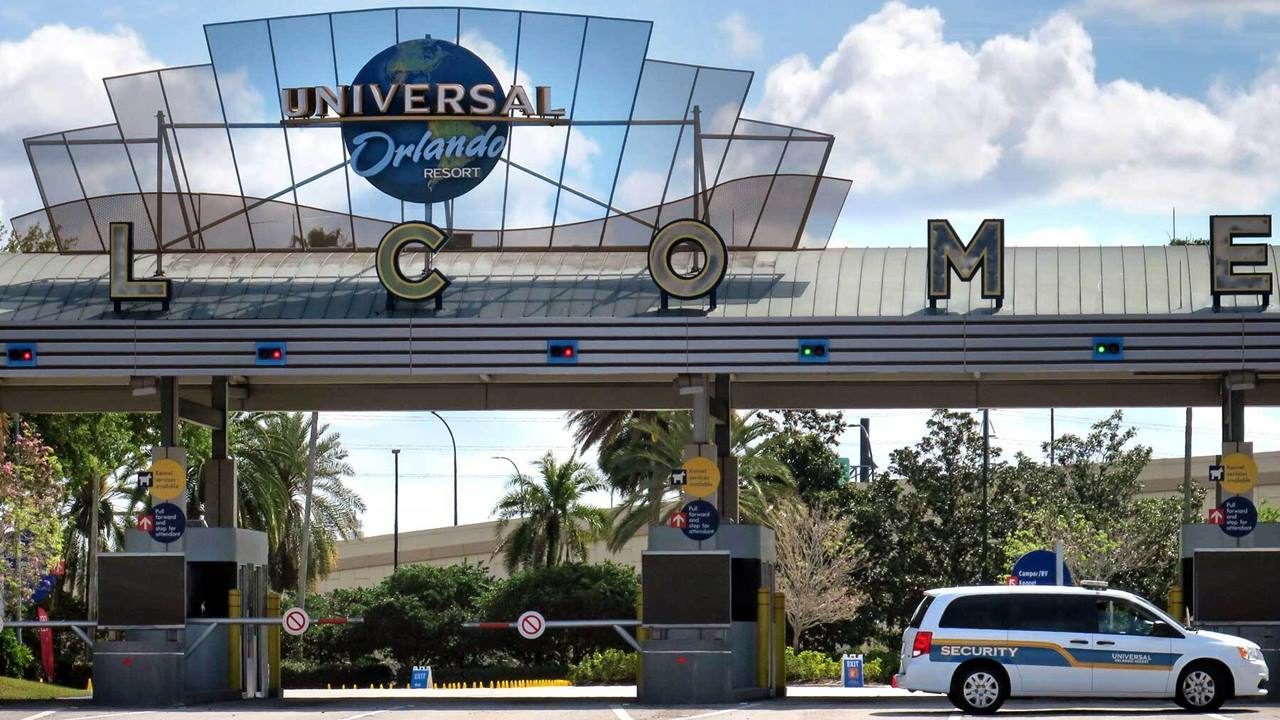 Parque Universal en Orlando deja de requerir mascarillas a los vacunados