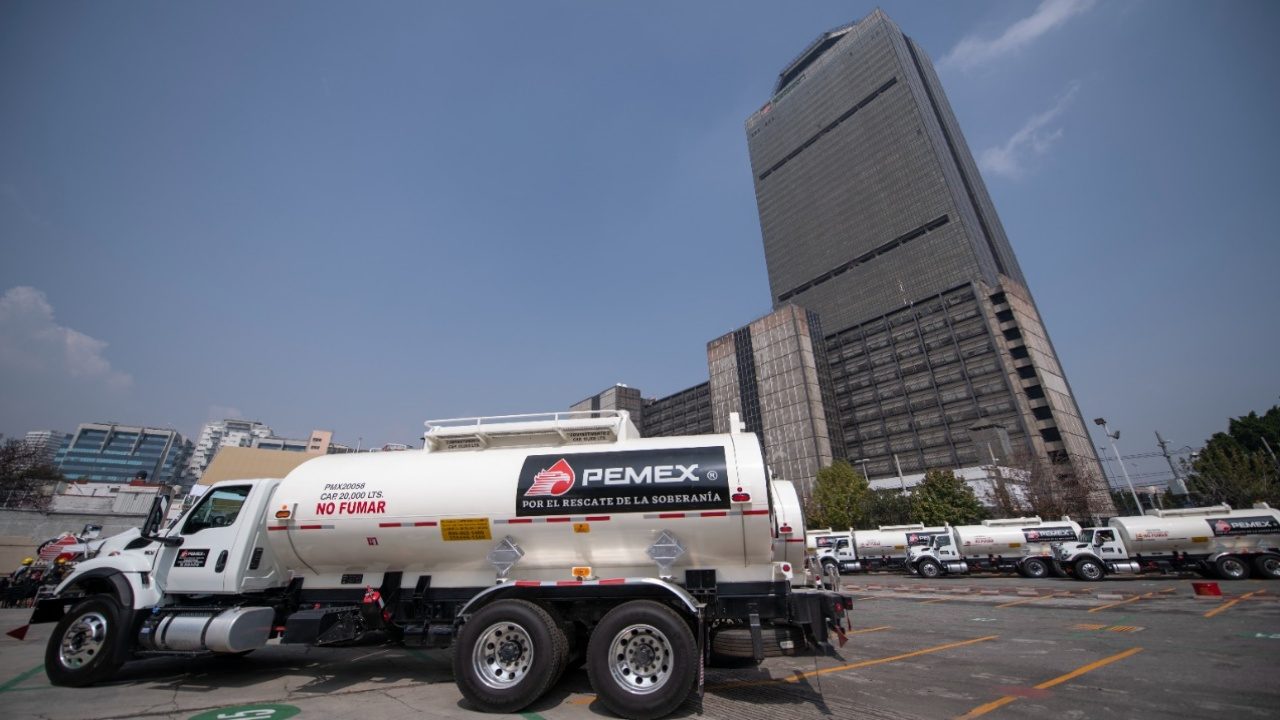 Adquisición de pipas crece 235% en gestión de AMLO, destaca Pemex