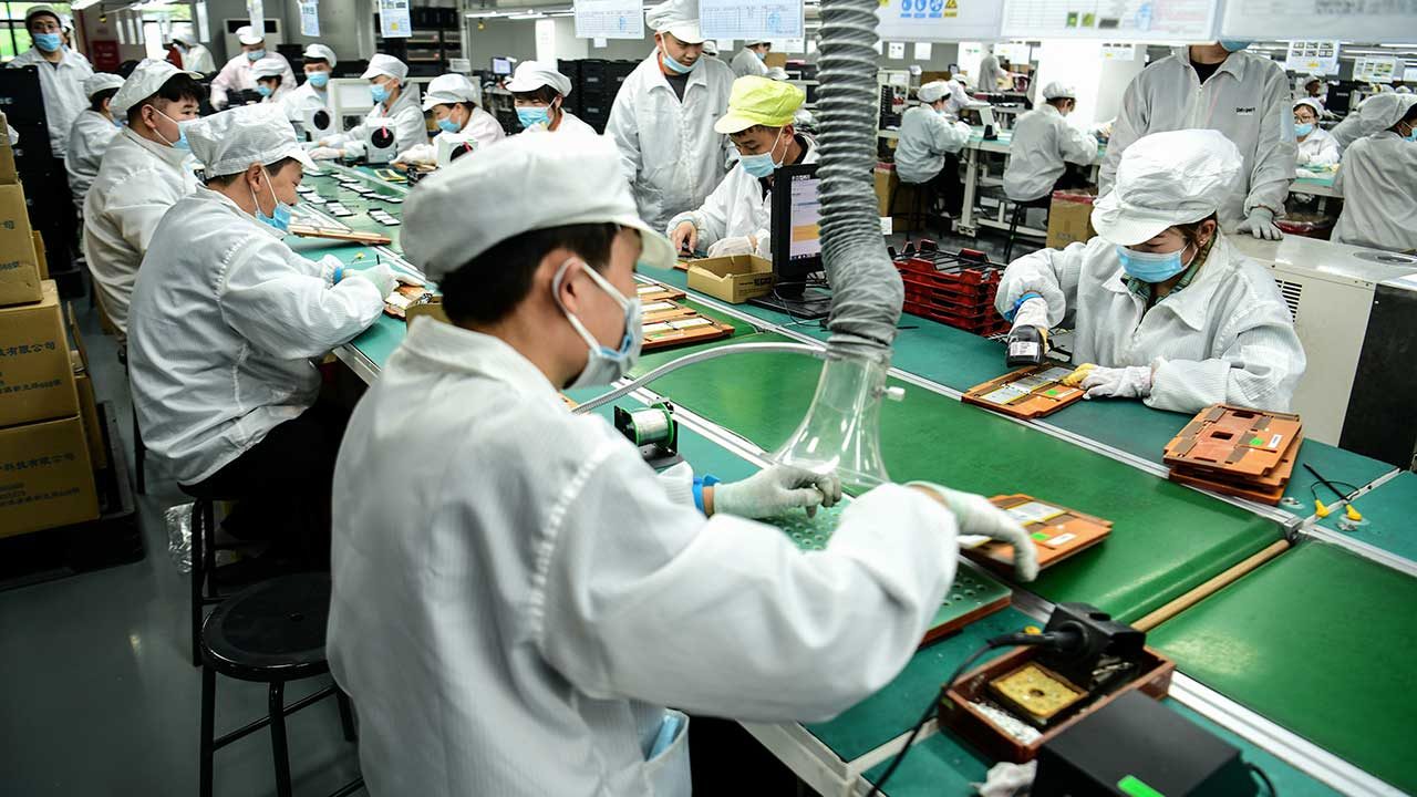La producción industrial china aumentó un 3.8% interanual en julio