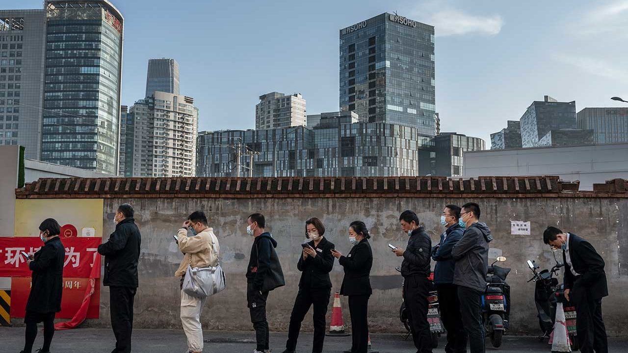 China, con calles vacías y más contagios tras desmantelar política de ‘covid cero’