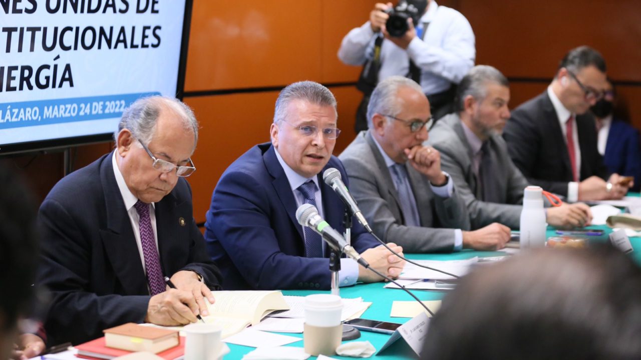 Contratos serán respetados en la reforma eléctrica, dicen diputados a Ken Salazar