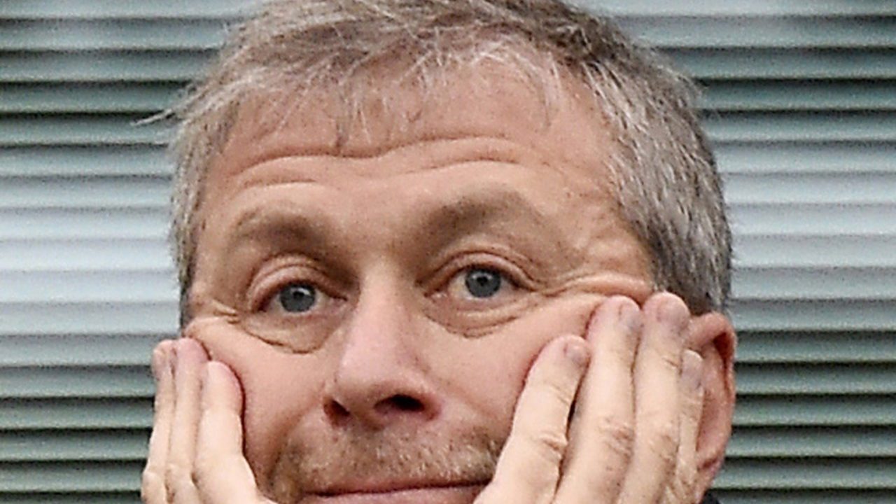 Abramovich entregó el control de una empresa a director del Chelsea el día de la invasión