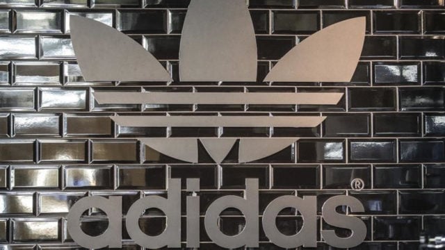 Adidas suspende relación con Rusia