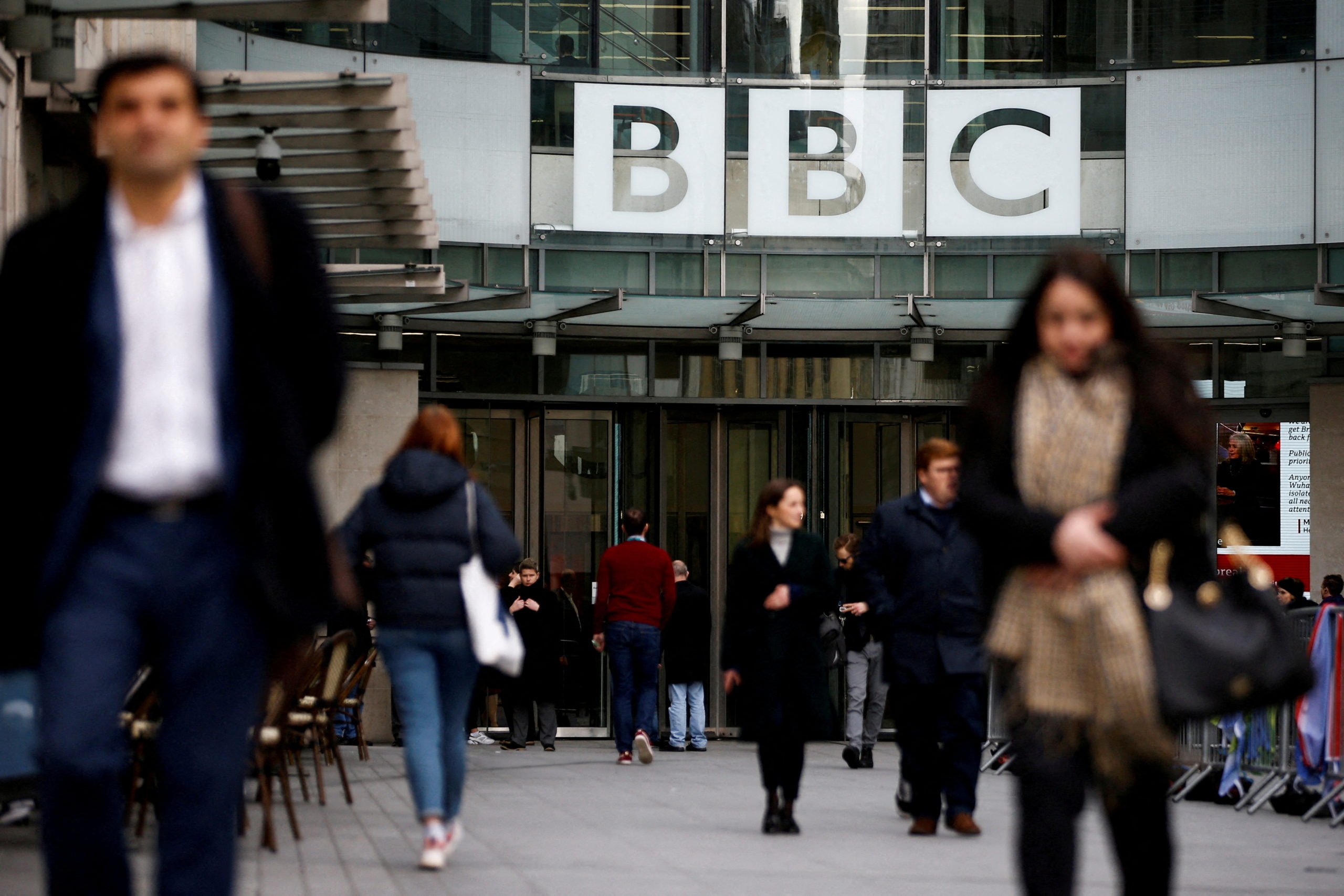 Presidente de la BBC dimite por su implicación en un préstamo a Boris Johnson