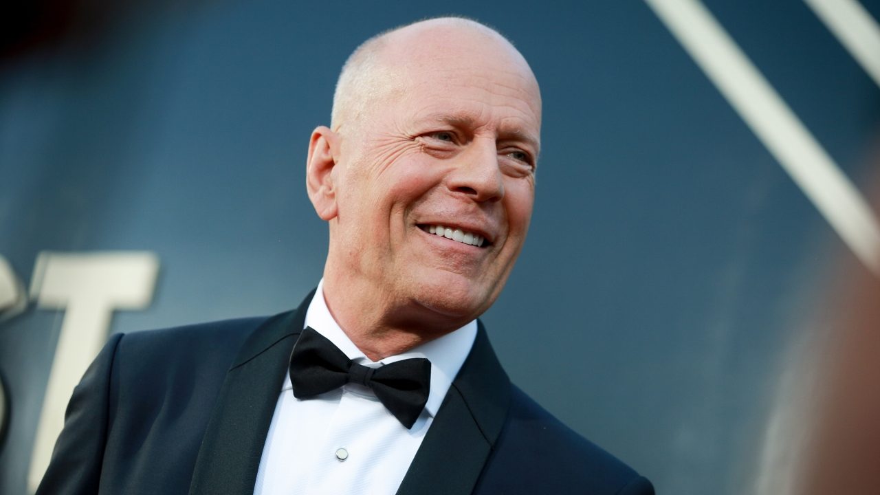 Bruce Willis anuncia su retiro tras diagnóstico de afasia