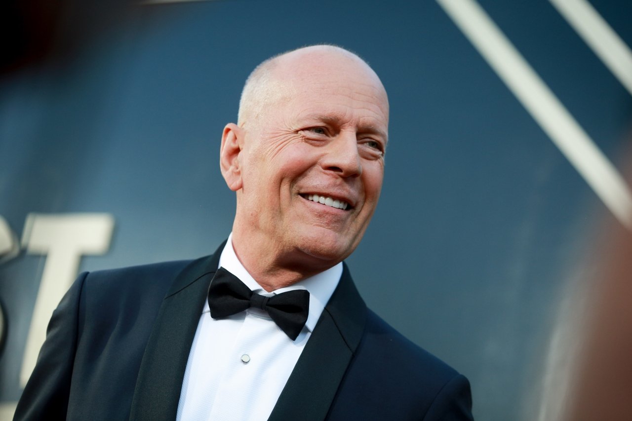 Bruce Willis anuncia su retiro tras diagnóstico de afasia