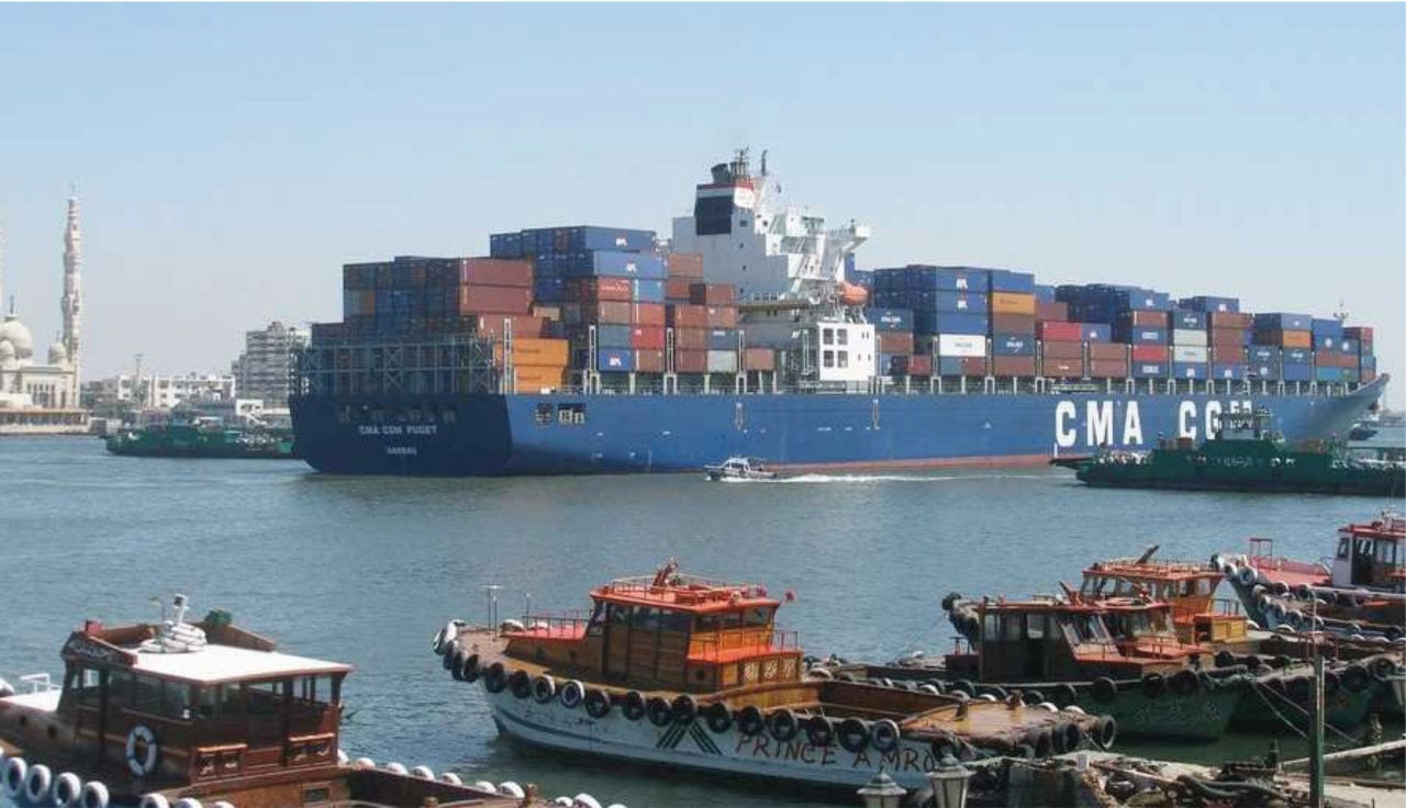 Canal de Suez aumenta hasta 10% tarifas para barcos gaseros