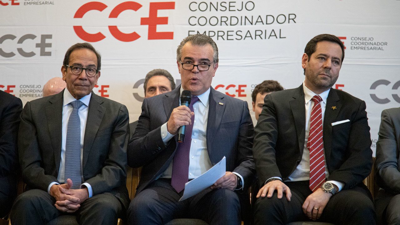 AMLO celebra designación de Francisco Cervantes como presidente del CCE