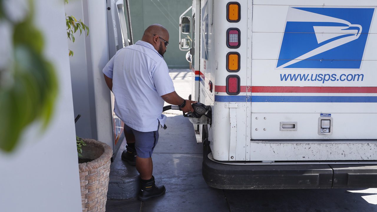 EU busca añadir más etanol a la gasolina para reducir el precio