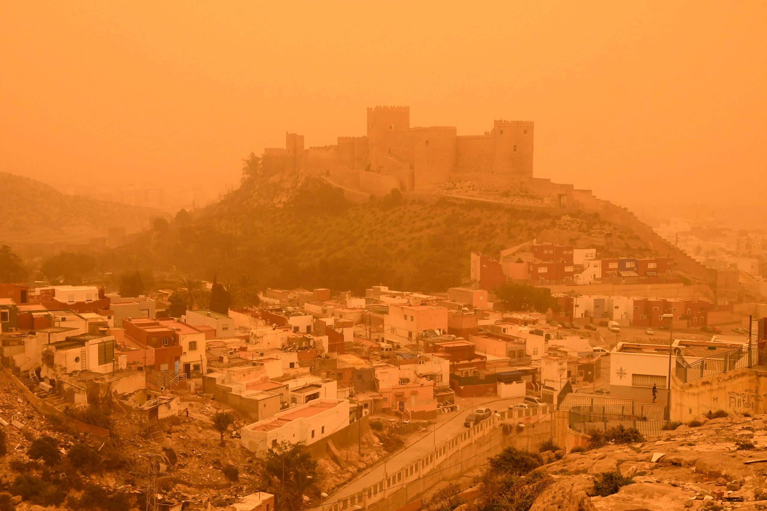 Fotogalería: Polvo del Sahara pinta España de naranja