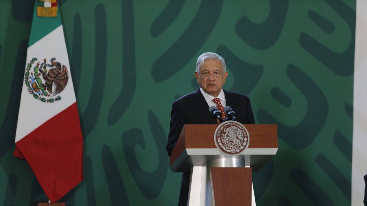 INE ordena a AMLO no difundir logros; nuevo decreto sobre propaganda no aplica, dice