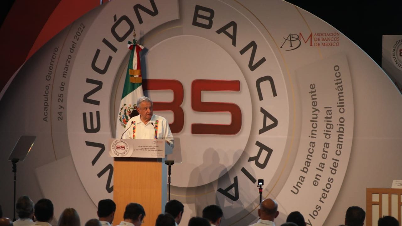 AMLO se disculpa por albazo a Banxico; reitera respeto a autonomía