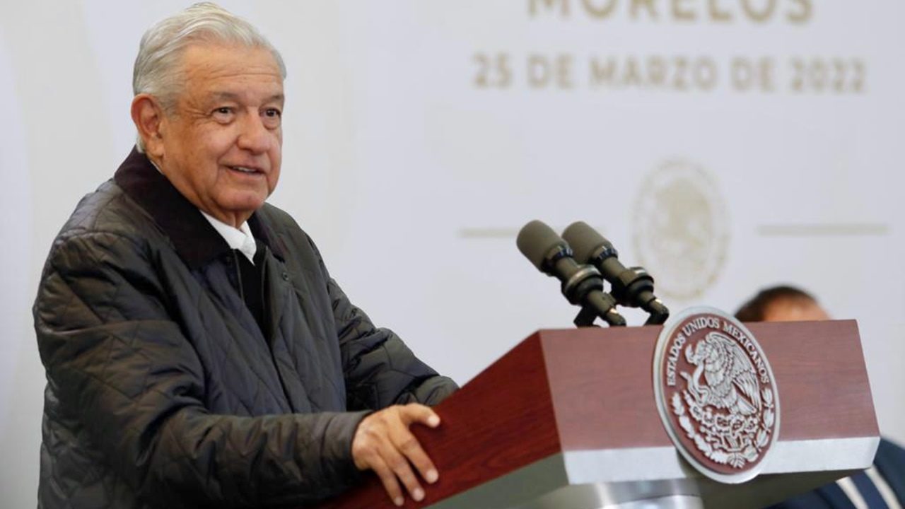 AMLO pide a Congreso avalar reforma eléctrica como la mandó; contratos se renegociarán, dice