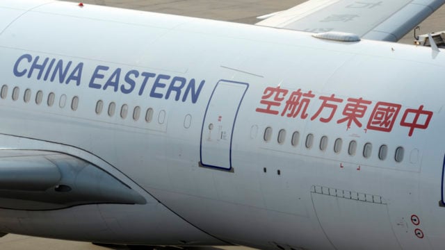 Boeing chino se estrella con 132 personas a bordo sin señal de supervivientes; caen sus acciones