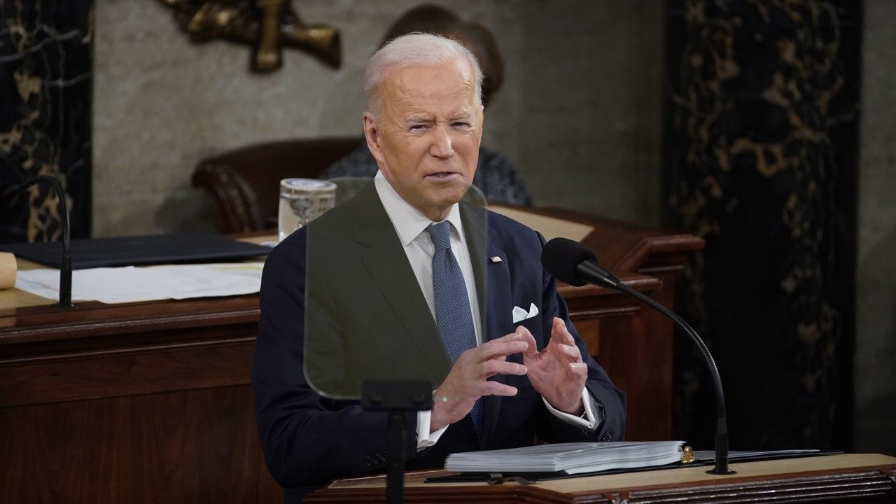 Biden cierra el espacio aéreo de EU a aerolíneas rusas