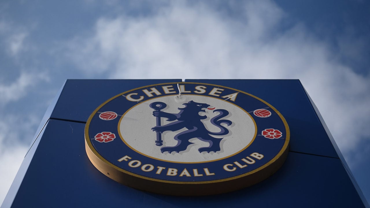 ¿Por qué el Chelsea pudo gastar  700 millones de euros en seis meses?