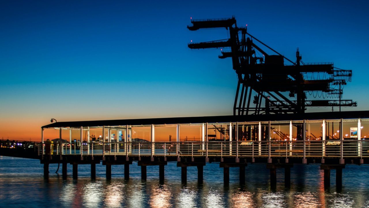 Petróleo WTI sube 4.55% tras anuncio de liberación de reservas