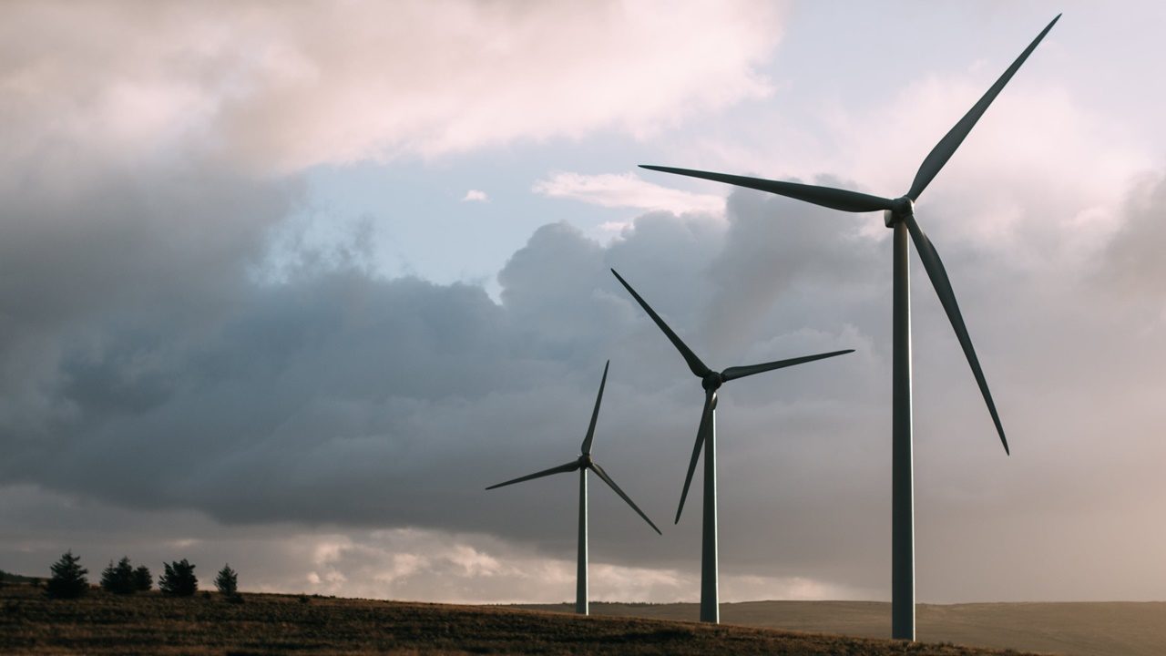 México está rezagado en su transición energética, afirma Moody’s