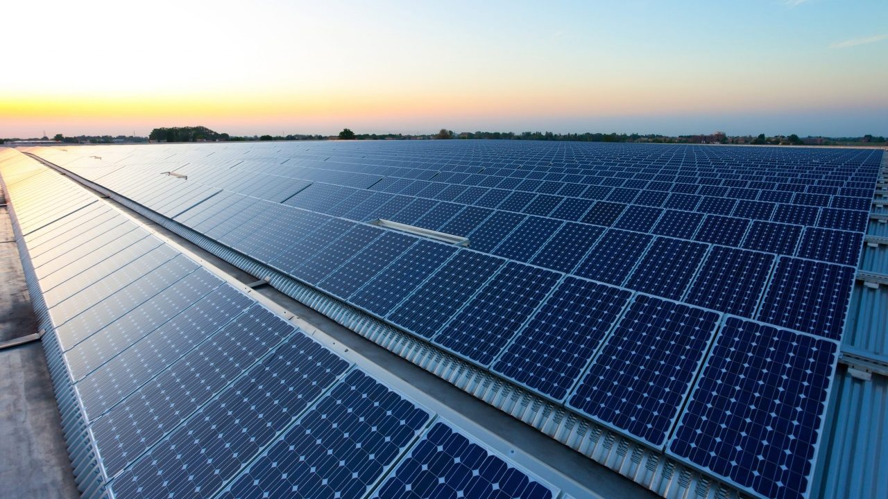 IP pide ampliar límite de generación distribuida de electricidad por el nearshoring