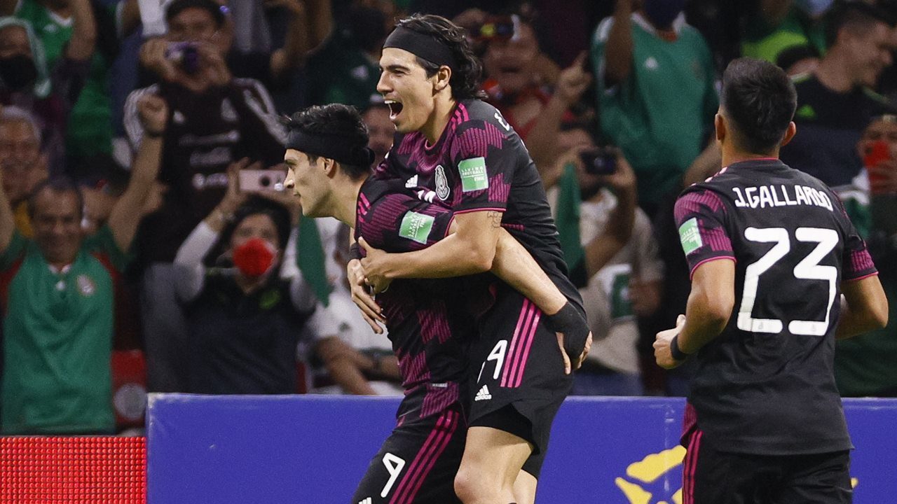 Los goleadores Jiménez y Giménez encabezan la selección mexicana para amistosos