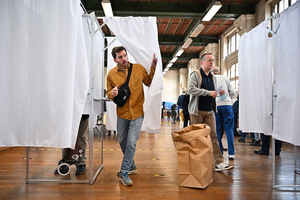 Francia Elecciones France Cast Their Ballots In Final Round Of 2022 Presidential Elections