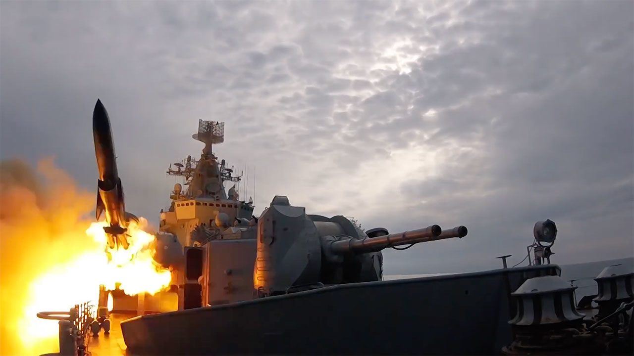 Avión de combate ruso golpea dron estadounidense sobre el Mar Negro: NYT
