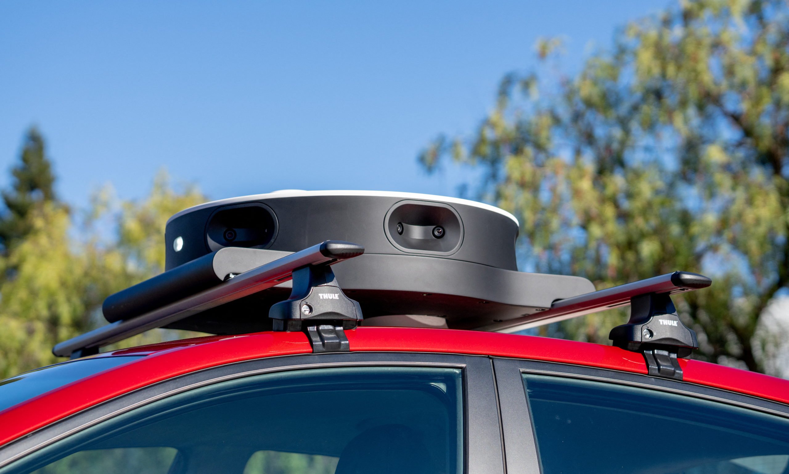 Toyota y Tesla desarrollan sistema de conducción autónoma de bajo costo