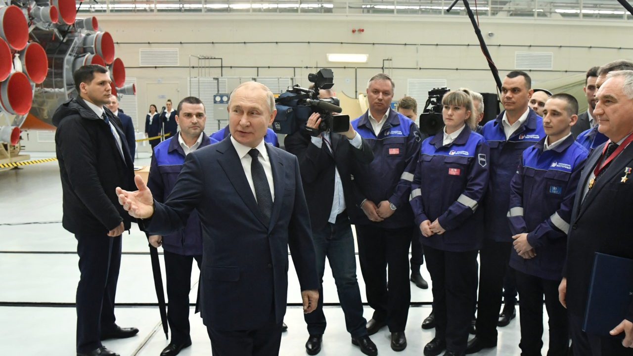 Putin defiende guerra en Ucrania: dice que busca vencer a neonazis y ayudar a la gente