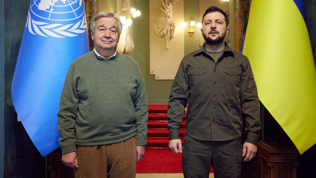 Dos misiles impactan en Kiev durante visita de Guterres de la ONU