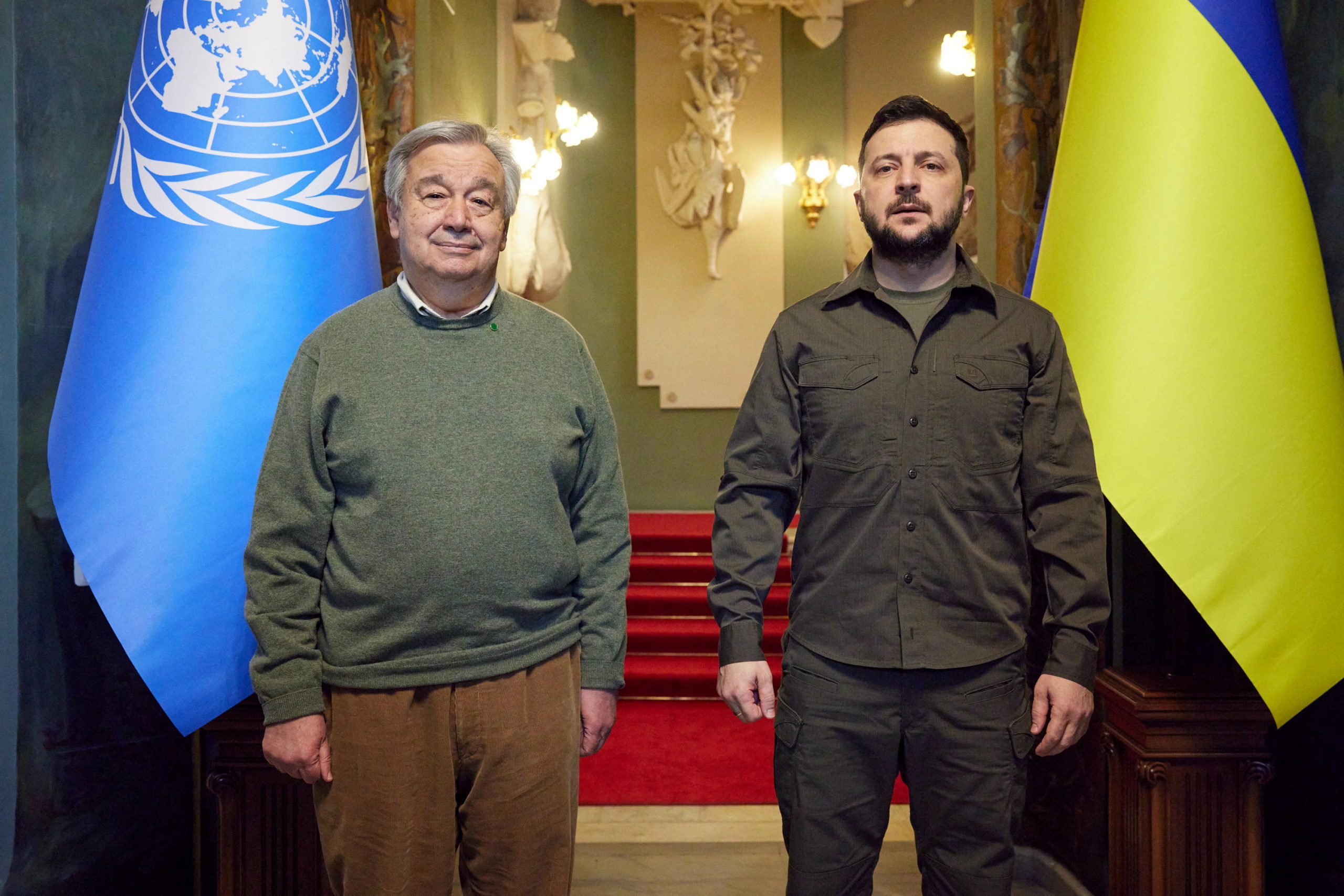 Dos misiles impactan en Kiev durante visita de Guterres de la ONU