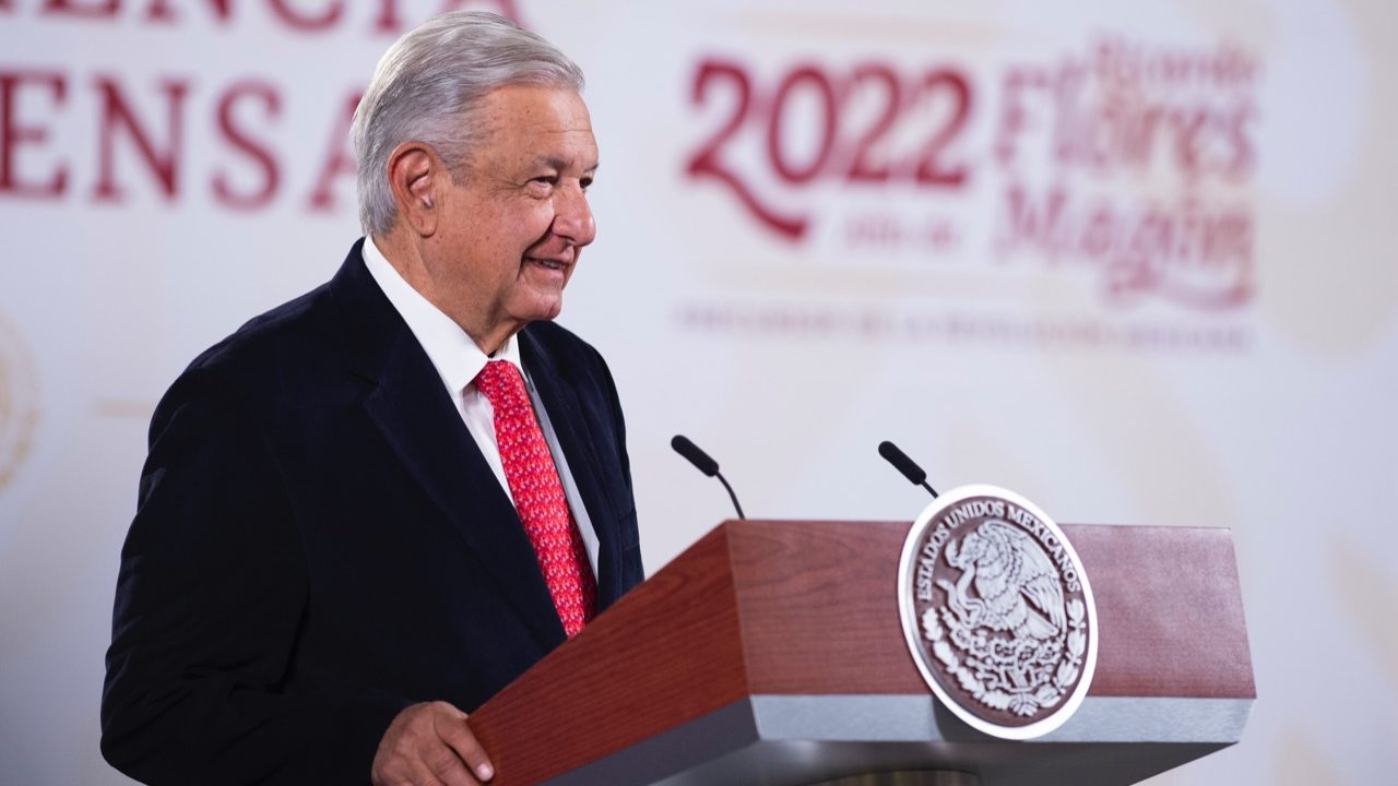 AMLO presenta declaración patrimonial: ganó 61 mil pesos más en 2021