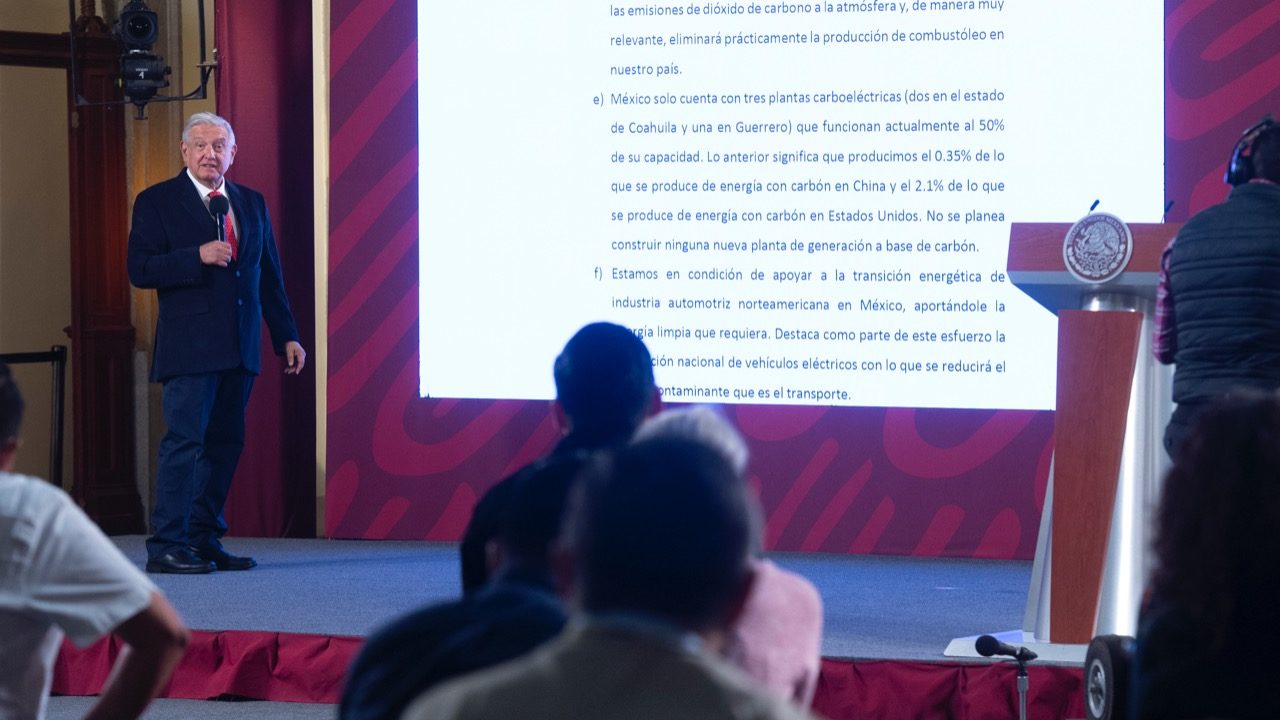 AMLO asegura que respetará los permisos de importación de 5 petroleras