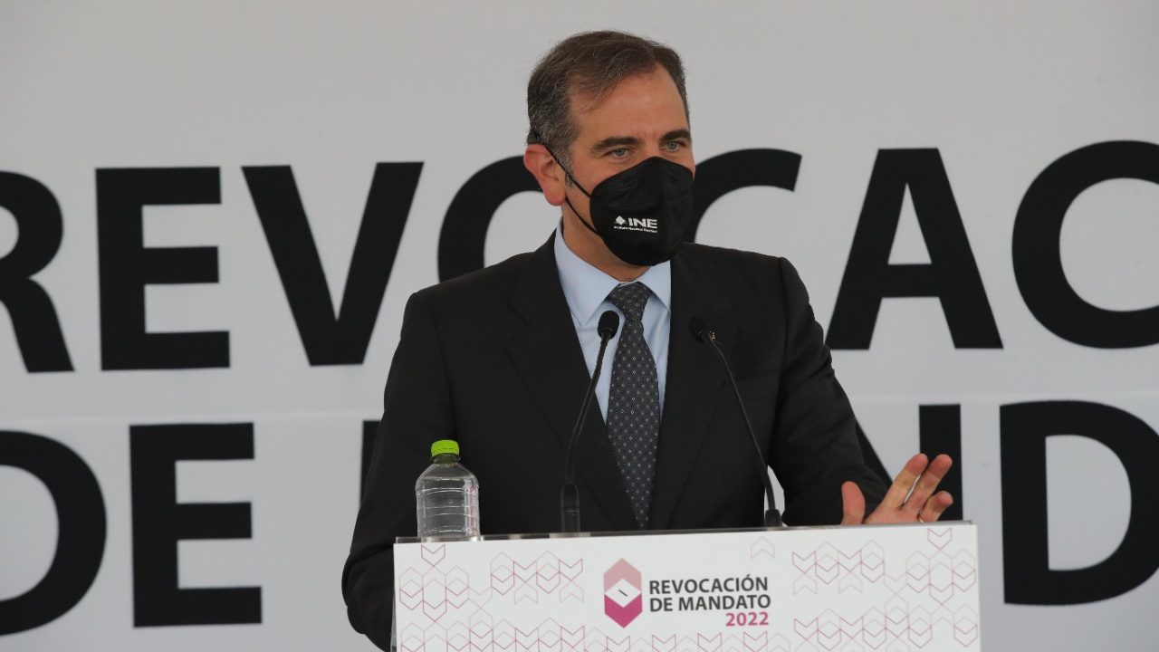 Lorenzo Córdova acusa a diputados y a AMLO de complicar el proceso de revocación de mandato
