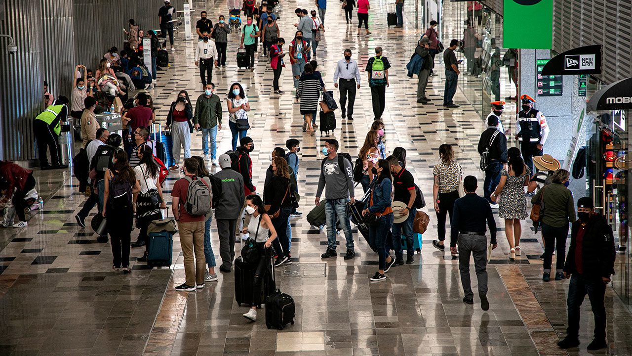 Empresarios del turismo piden reconsiderar aumento a tarifas del AICM