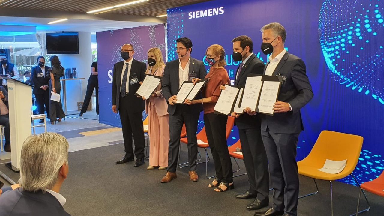 Siemens pacta con Economía capacitar y certificar a mexicanos en últimas tecnologías