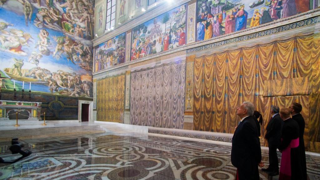 AMLO visita réplica de Capilla Sixtina y elogia humanismo del Papa Francisco