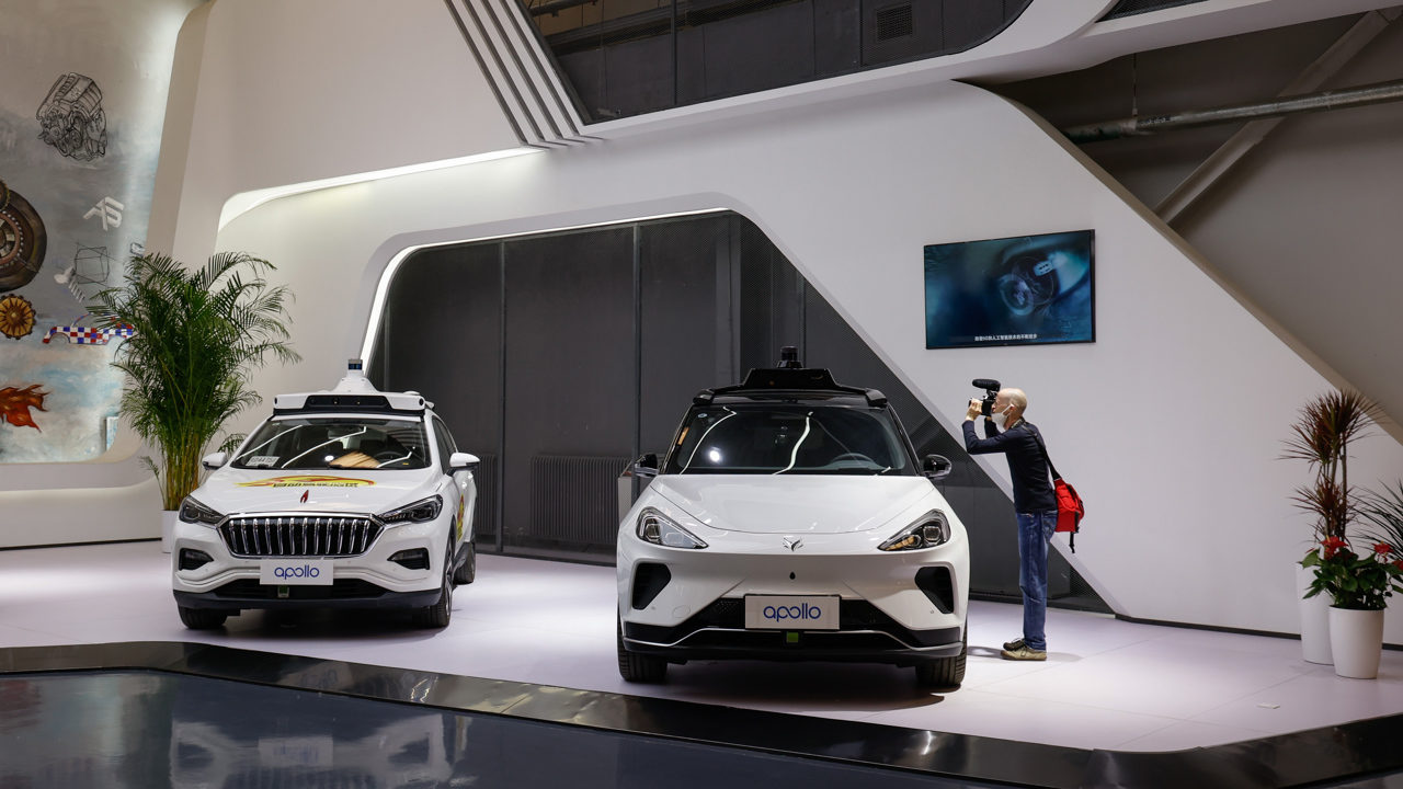 China se lanza a dominar el mercado de los robotaxis