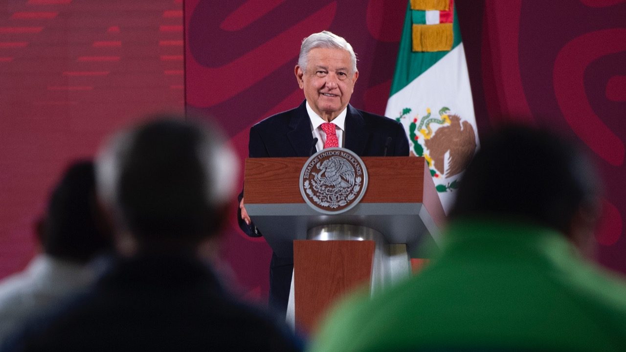 AMLO rechaza que un grupo de EU revise su iniciativa de reforma eléctrica