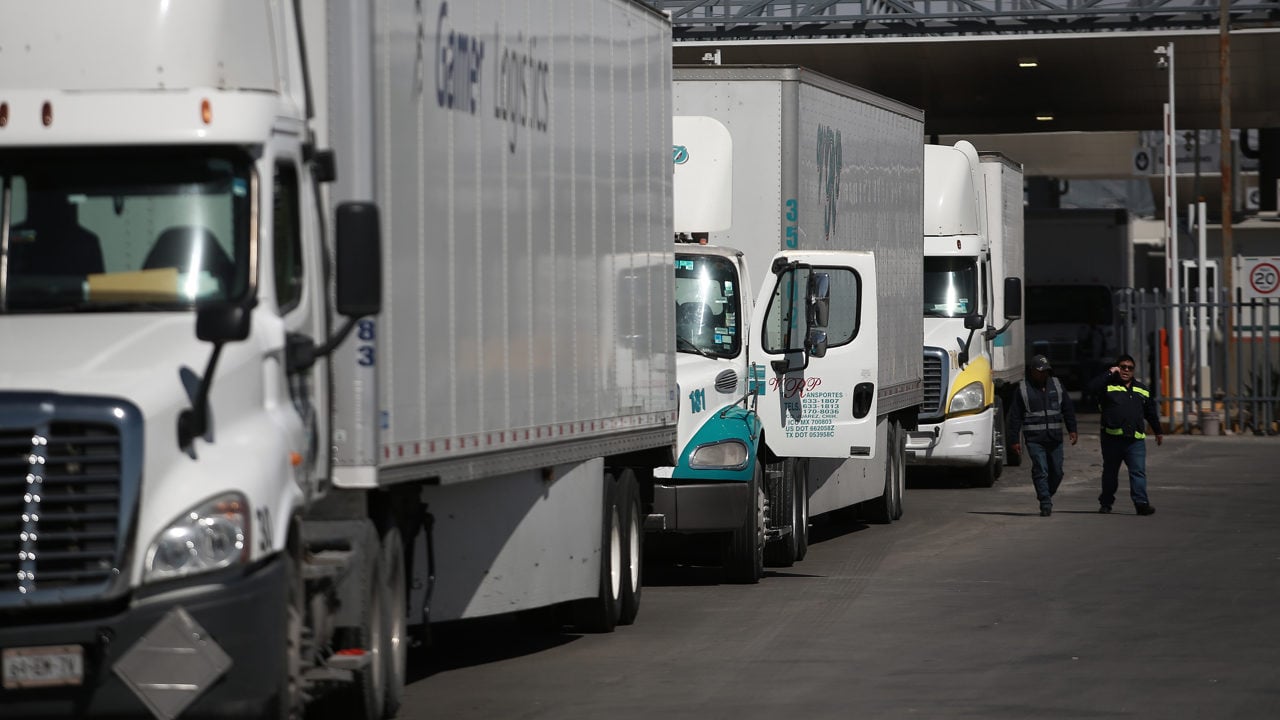 Texas anuncia acuerdo con Tamaulipas para normalizar tránsito de camiones